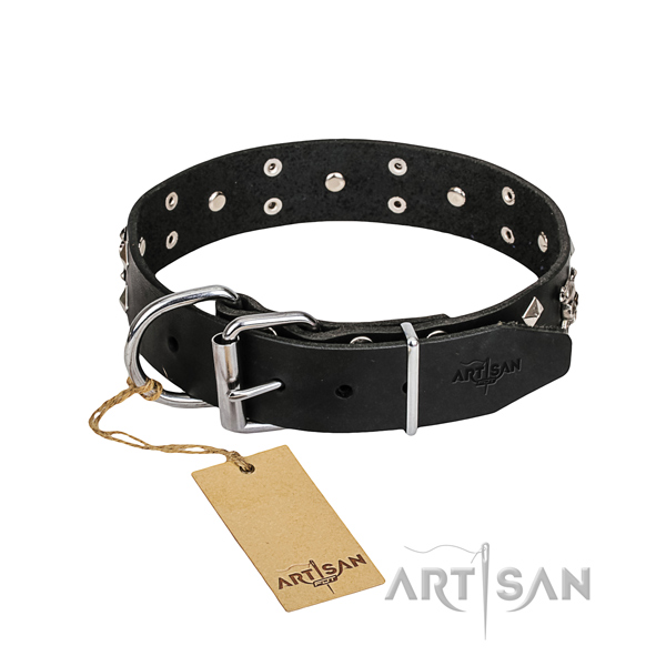 Leather dog collar with thoroughly polished edges for comfy daily wearing